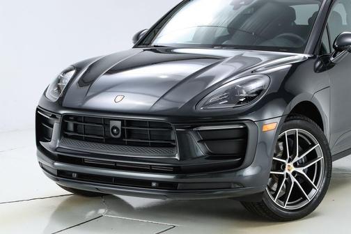 Volcano Grey Metallic 2026 Porsche Macan