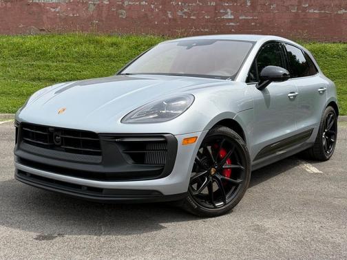 Dolomite Silver Metallic 2026 Porsche Macan