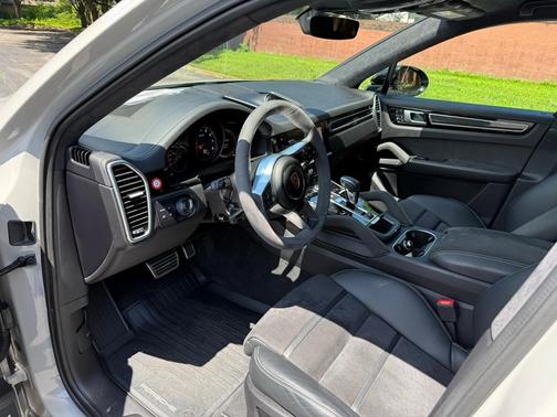 2022 Porsche Cayenne GTS