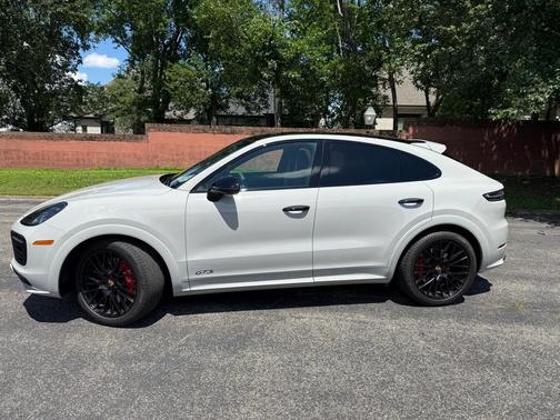 2022 Porsche Cayenne GTS