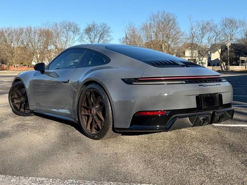 2025 Porsche 911 Carrera 4 GTS