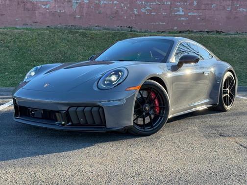 2025 Porsche 911 Carrera 4 GTS