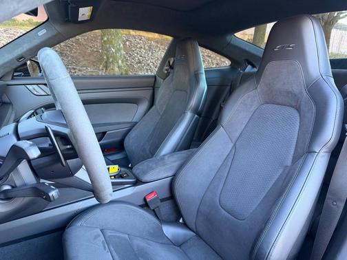 2025 Porsche 911 Carrera 4 GTS