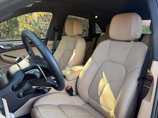 2025 Porsche Macan S