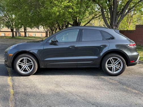 Volcano Grey Metallic 2022 Porsche Macan Base