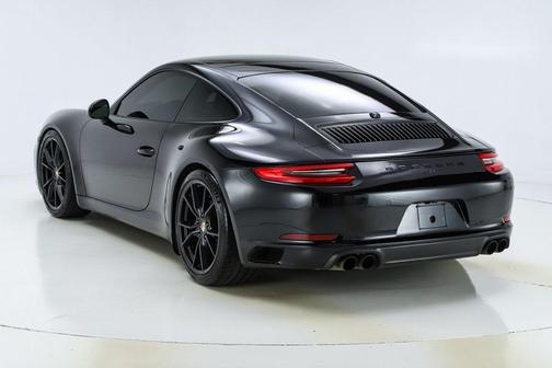 2018 Porsche 911 Carrera