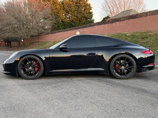 2018 Porsche 911 Carrera