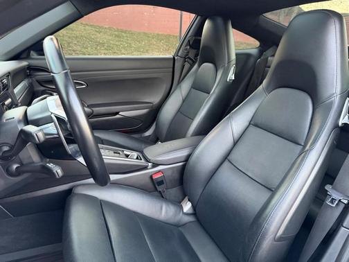 2018 Porsche 911 Carrera