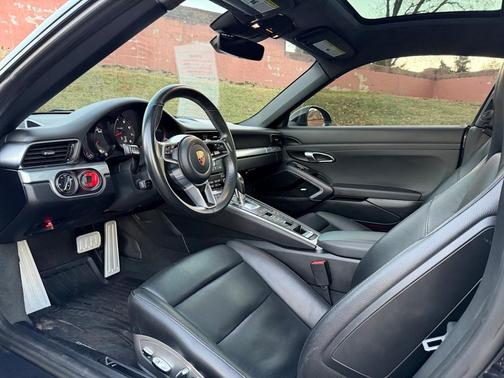 2018 Porsche 911 Carrera