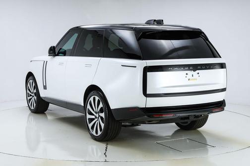 Ostuni Pearl White 2025 Land Rover Range Rover P400 SE