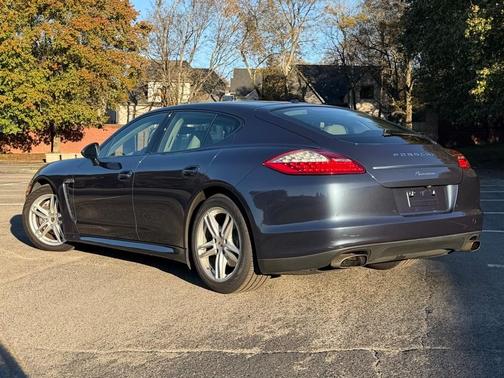2011 Porsche Panamera 2
