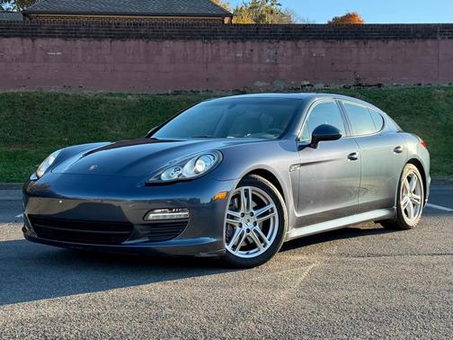 2011 Porsche Panamera 2