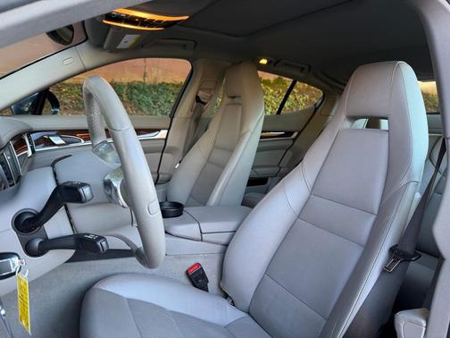 2011 Porsche Panamera 2