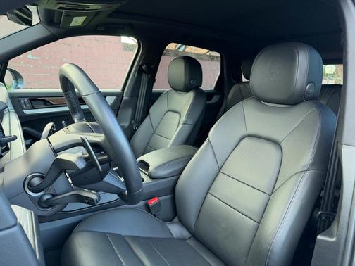 2025 Porsche Cayenne Base