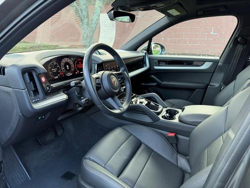 2025 Porsche Cayenne Base