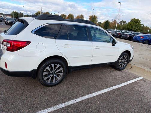 Crystal White Pearl 2017 Subaru Outback 2.5i Limited