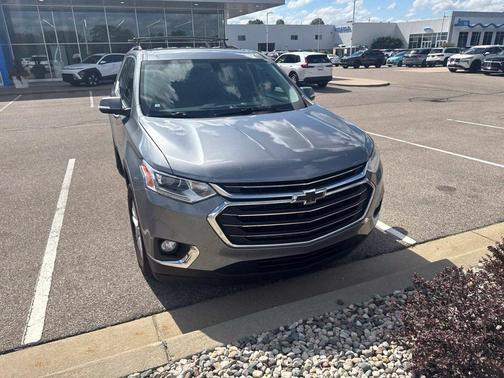 Satin Steel Metallic 2018 Chevrolet Traverse LT Cloth