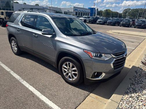 Satin Steel Metallic 2018 Chevrolet Traverse LT Cloth