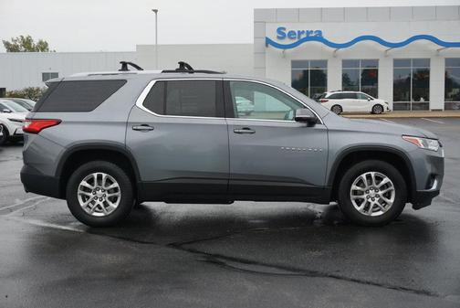 Satin Steel Metallic 2018 Chevrolet Traverse LT Cloth