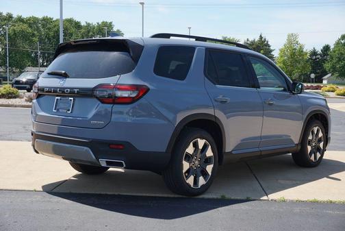 Sonic Gray Pearl 2026 Honda Pilot Touring 8-Passenger