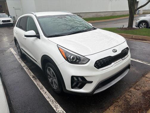 Snow White Pearl 2021 Kia Niro LX
