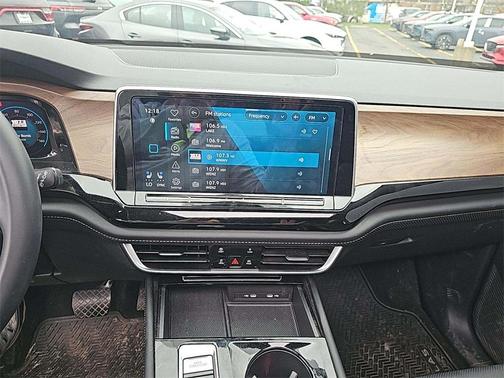 2024 Volkswagen Atlas 2.0T SE w/Technology 4MOTION