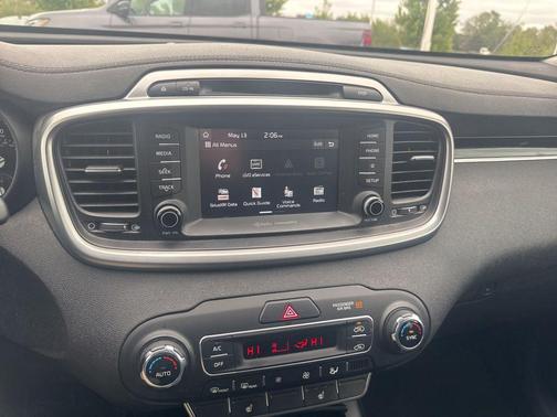 Snow White Pearl 2019 Kia Sorento LX