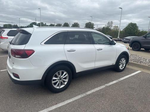 Snow White Pearl 2019 Kia Sorento LX