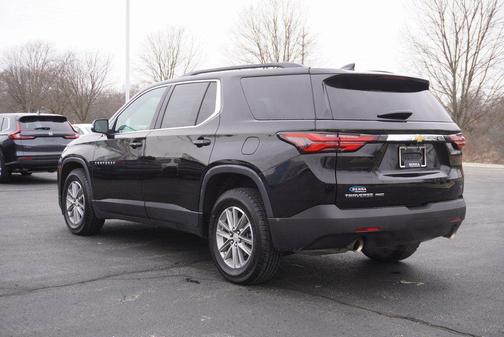 Mosaic Black Metallic 2023 Chevrolet Traverse LT Cloth
