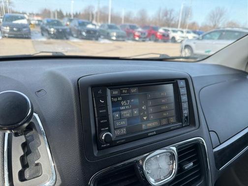 2014 Chrysler Town & Country Touring