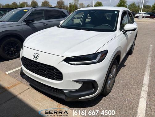 Platinum White Pearl 2024 Honda HR-V LX