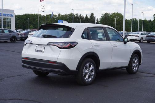 Platinum White Pearl 2024 Honda HR-V LX