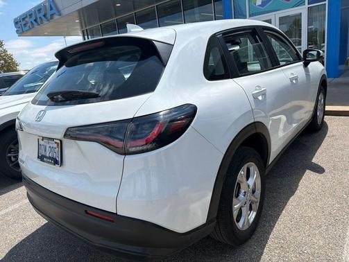 Platinum White Pearl 2024 Honda HR-V LX