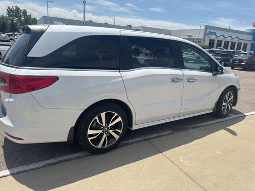 Platinum White Pearl 2023 Honda Odyssey Touring