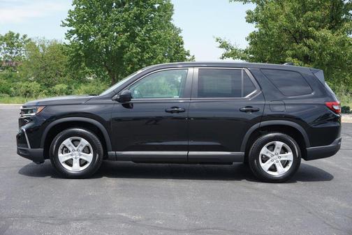 Crystal Black Pearl 2023 Honda Pilot AWD LX