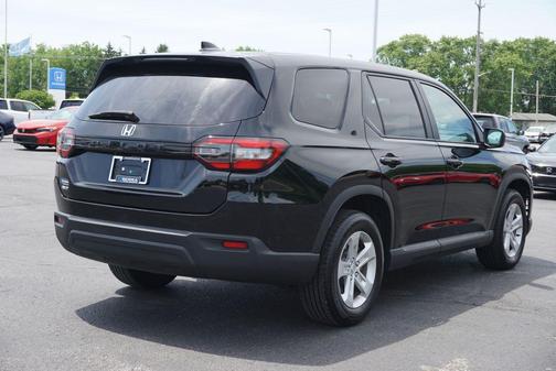 Crystal Black Pearl 2023 Honda Pilot AWD LX