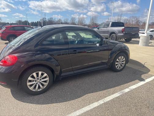 Black Uni 2013 Volkswagen Beetle 2.5L