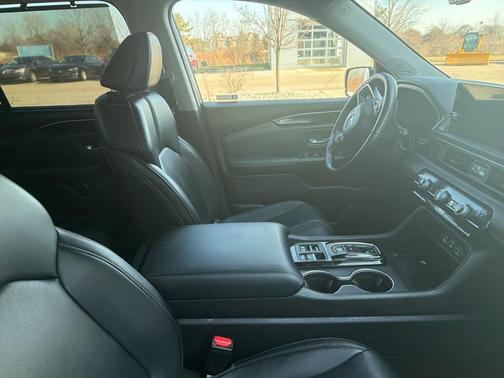 2023 Honda Pilot Touring 8-Passenger