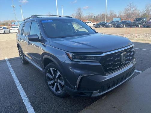 2023 Honda Pilot Touring 8-Passenger