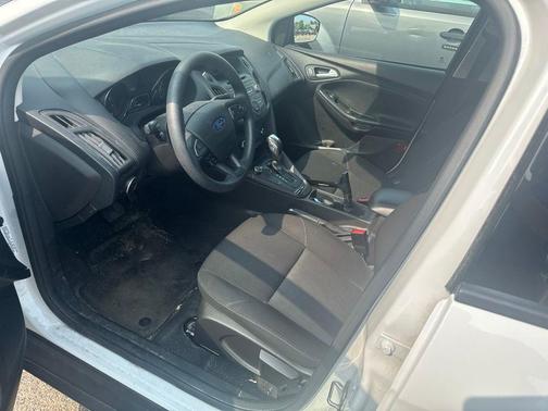 Oxford White 2016 Ford Focus SE