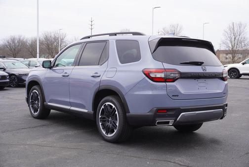 Sonic Gray Pearl 2026 Honda Pilot Touring 8-Passenger
