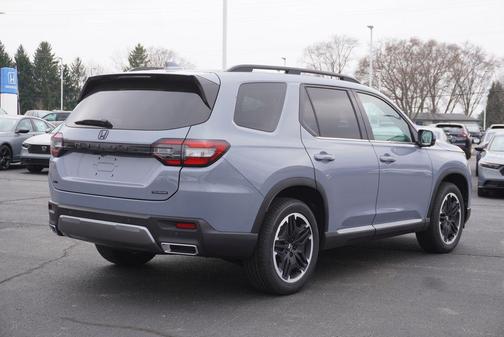 Sonic Gray Pearl 2026 Honda Pilot Touring 8-Passenger