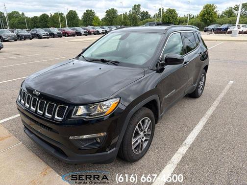 Diamond Black Crystal Pearlcoat 2017 Jeep Compass Latitude