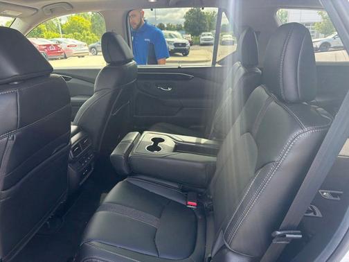 Platinum White Pearl 2025 Honda Pilot Touring 8-Passenger