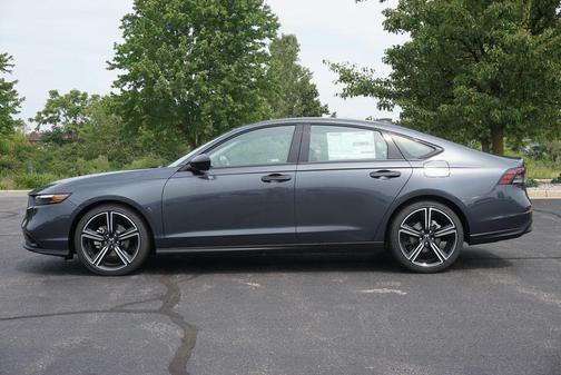 Meteorite Gray Metallic 2026 Honda Accord SE