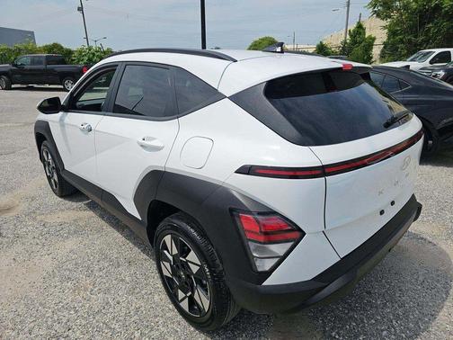 Atlas White 2025 Hyundai KONA SEL
