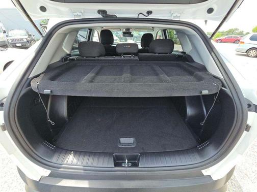 Atlas White 2025 Hyundai KONA SEL