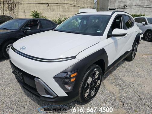 Atlas White 2025 Hyundai KONA SEL
