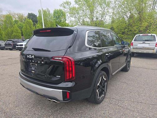 Ebony Black 2024 Kia Telluride S