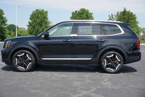 Ebony Black 2024 Kia Telluride S